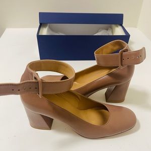 Nice Stuart Weitzman 60cm Pump!